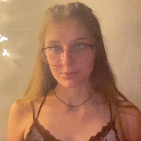 Meet your Posher, Helen - Picture 2 of 2